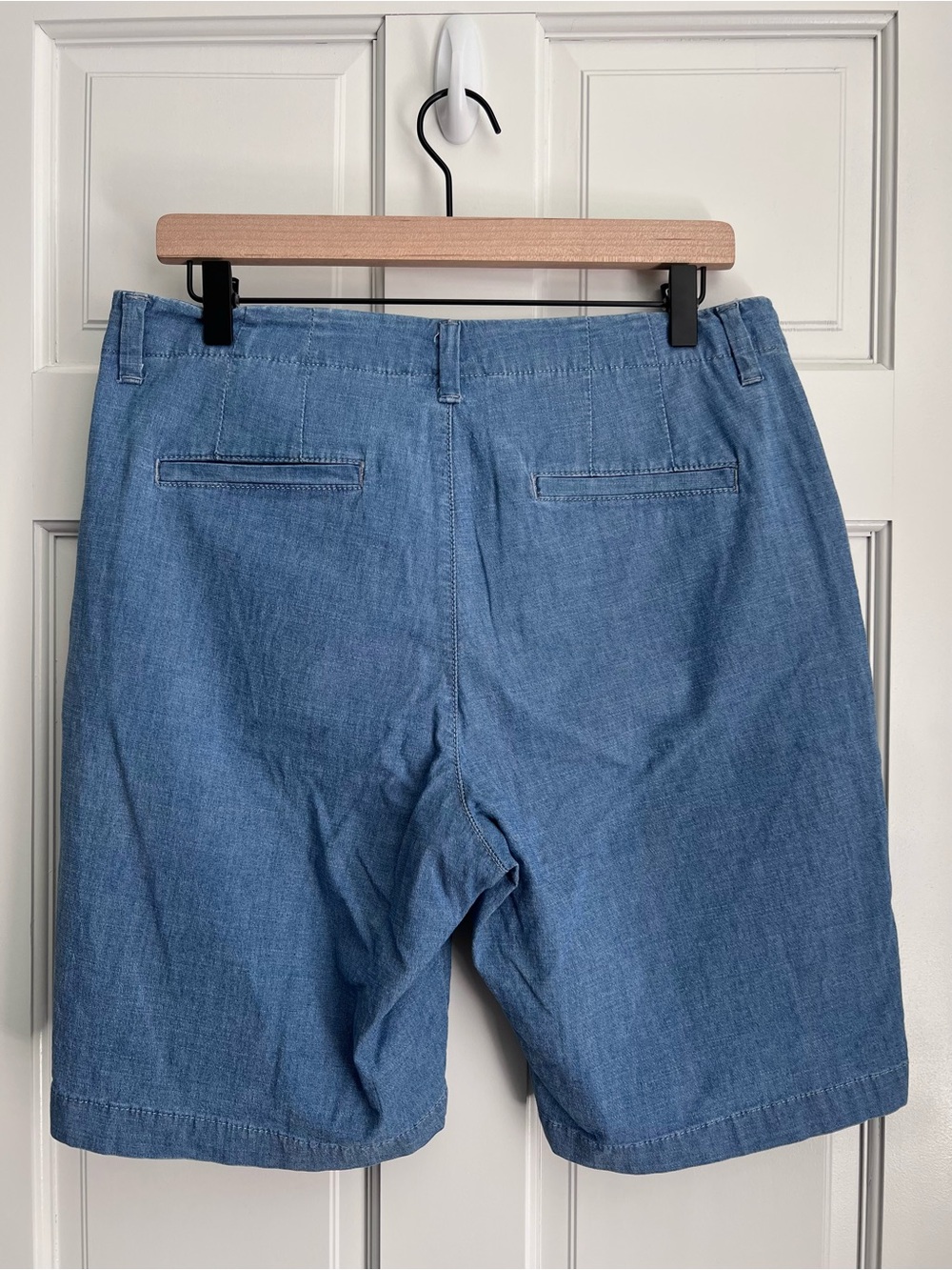 Lee Regular Fit Mid-Rise Chambray Bermuda Shorts Women's Size 10 - Picture 4 of 5